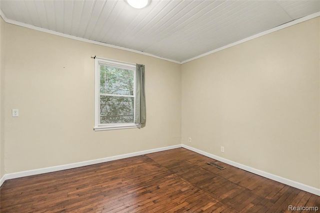23830 Scotia Road, Oak Park, MI 48237