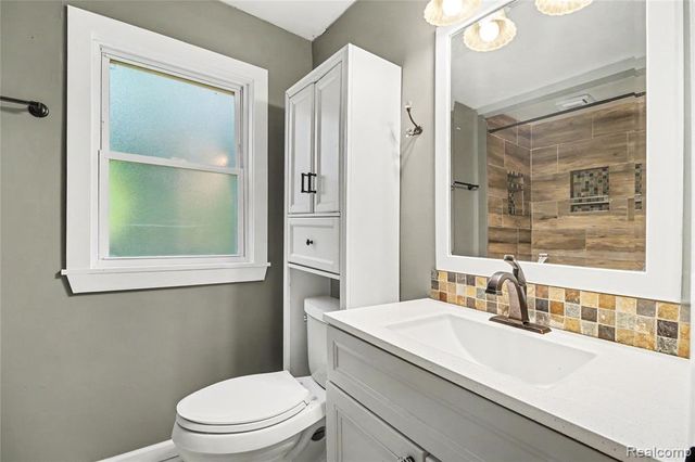 23830 Scotia Road, Oak Park, MI 48237