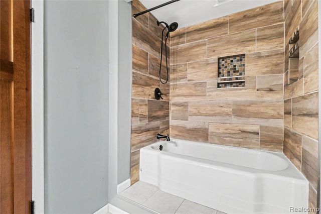23830 Scotia Road, Oak Park, MI 48237