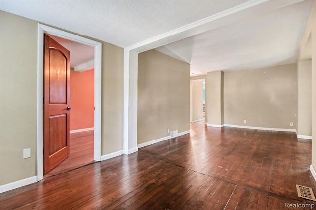 23830 Scotia Road, Oak Park, MI 48237