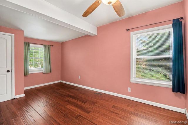 23830 Scotia Road, Oak Park, MI 48237