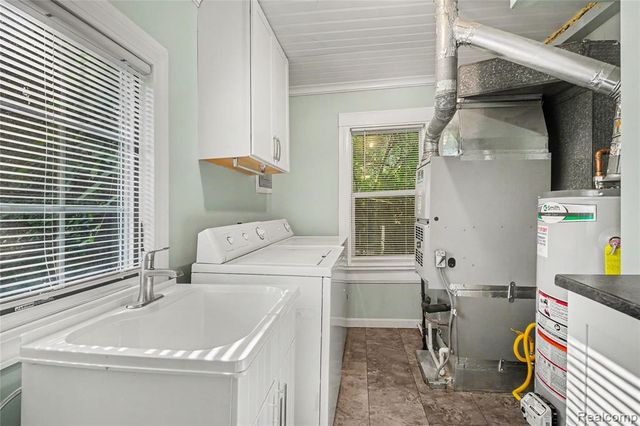 23830 Scotia Road, Oak Park, MI 48237