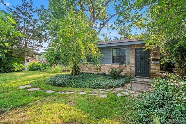 23830 Scotia Road, Oak Park, MI 48237