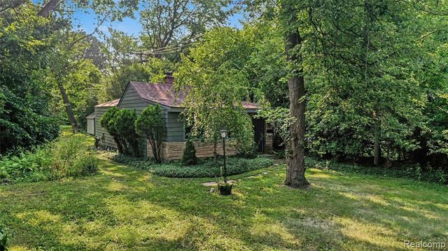 23830 Scotia Road, Oak Park, MI 48237