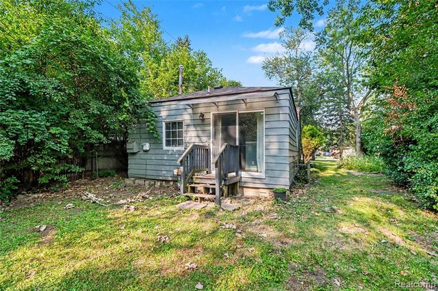 23830 Scotia Road, Oak Park, MI 48237