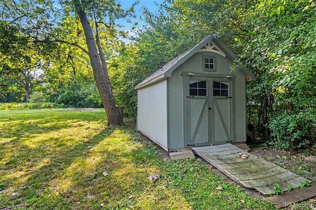 23830 Scotia Road, Oak Park, MI 48237