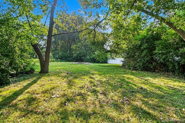 23830 Scotia Road, Oak Park, MI 48237