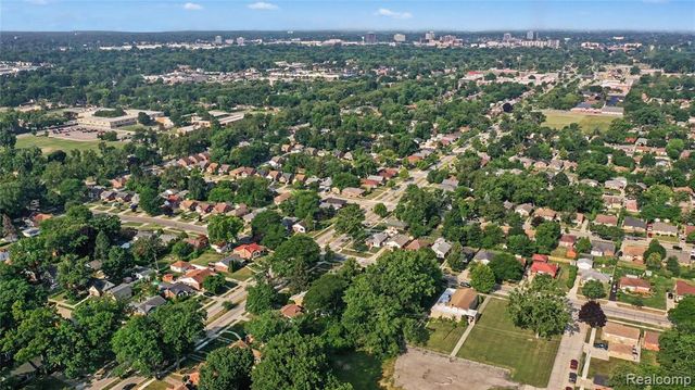 23830 Scotia Road, Oak Park, MI 48237