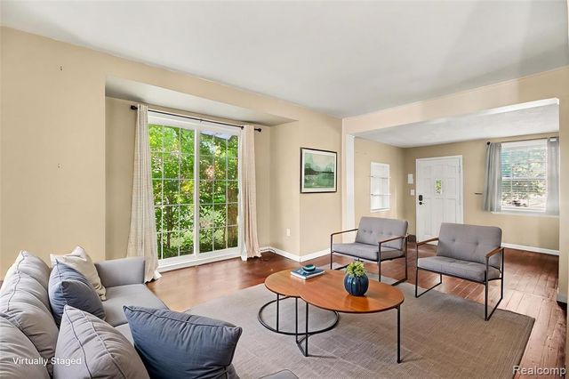 23830 Scotia Road, Oak Park, MI 48237