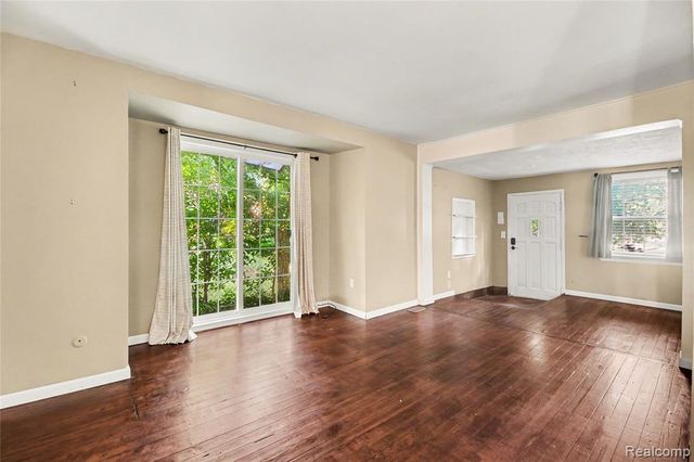 23830 Scotia Road, Oak Park, MI 48237