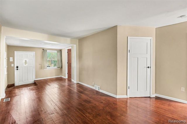 23830 Scotia Road, Oak Park, MI 48237