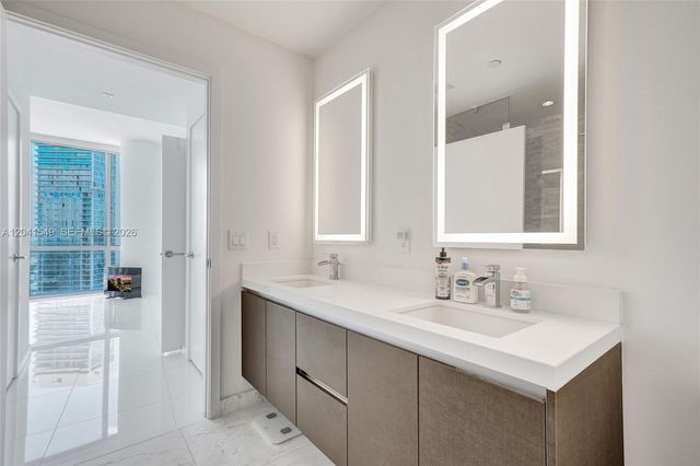 851 NE 1st Ave 3800, Miami, FL 33132