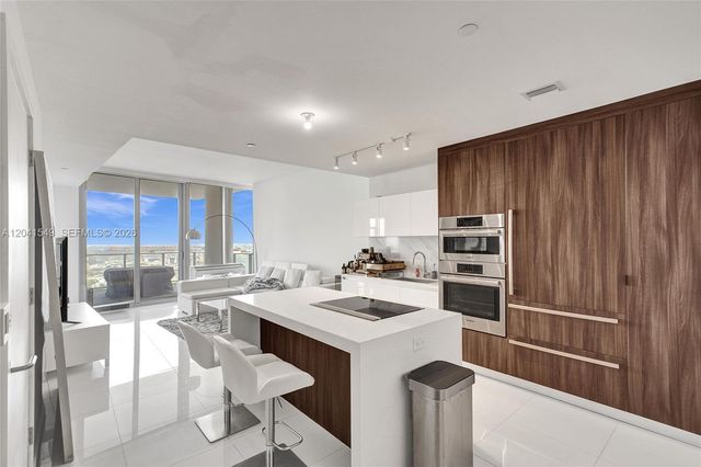851 NE 1st Ave 3800, Miami, FL 33132