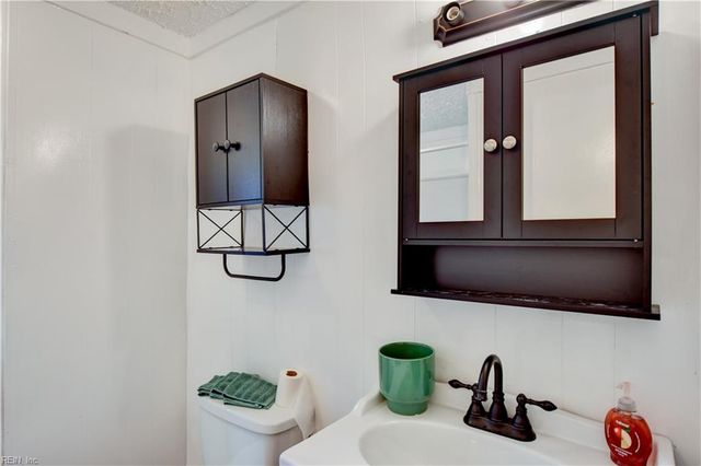 4412 Piney Swamp RD, Hayes, VA 23072