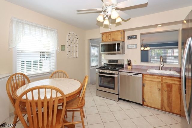 722 Pine St, Roselle Park Boro, NJ 07204