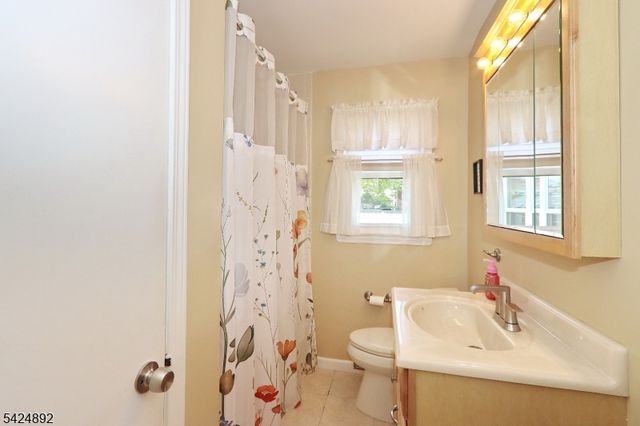 722 Pine St, Roselle Park Boro, NJ 07204