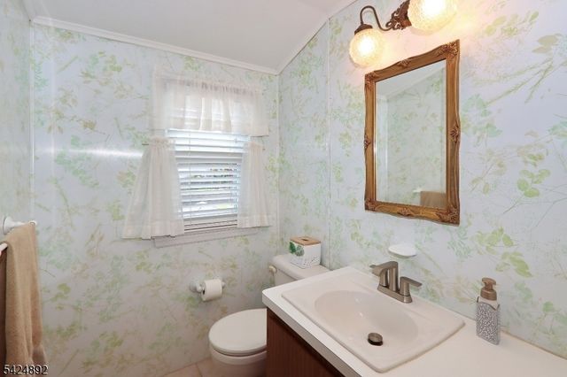 722 Pine St, Roselle Park Boro, NJ 07204