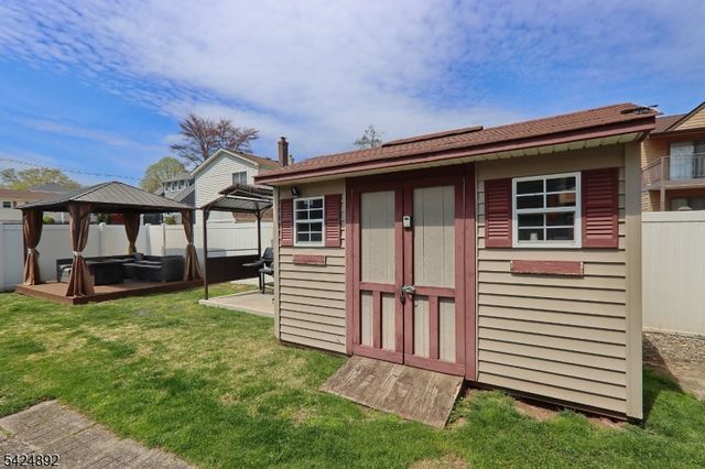 722 Pine St, Roselle Park Boro, NJ 07204