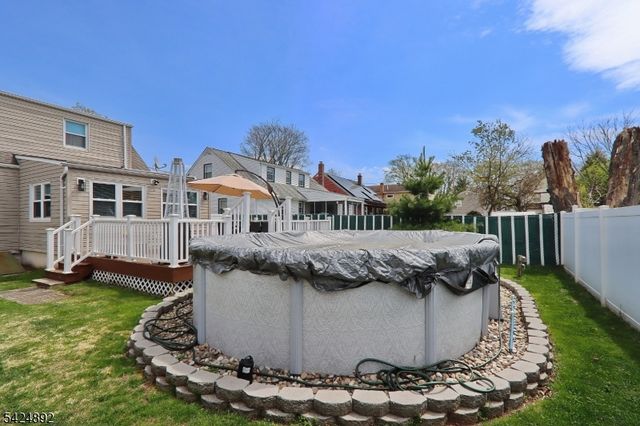 722 Pine St, Roselle Park Boro, NJ 07204