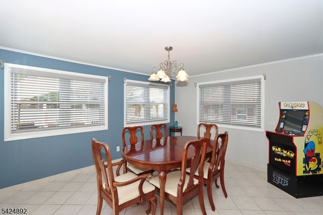 722 Pine St, Roselle Park Boro, NJ 07204