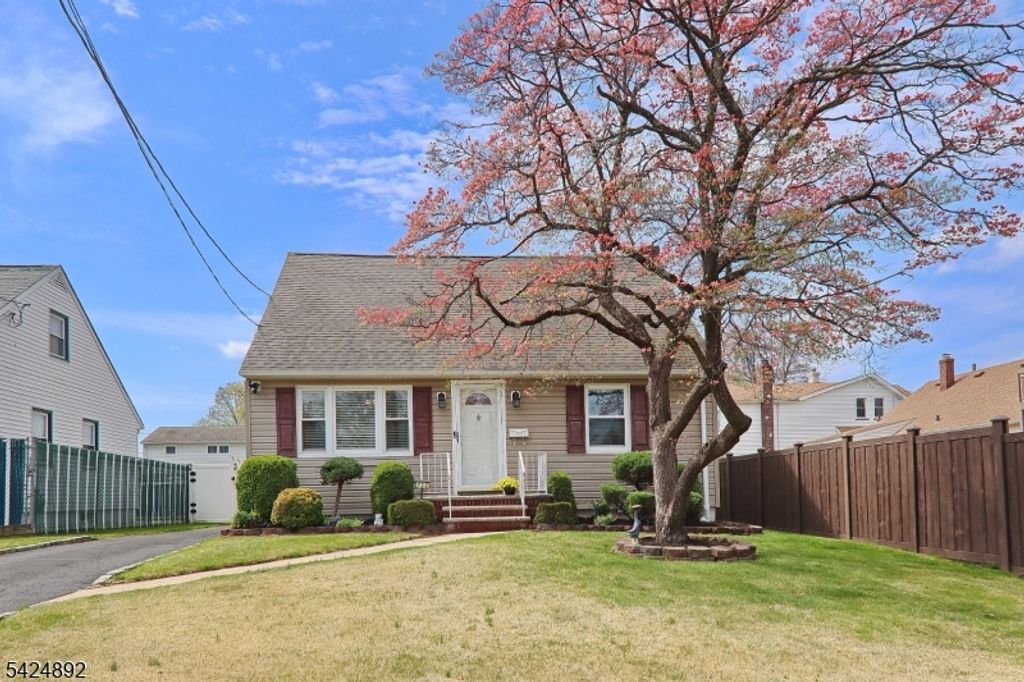 722 Pine St, Roselle Park Boro, NJ 07204