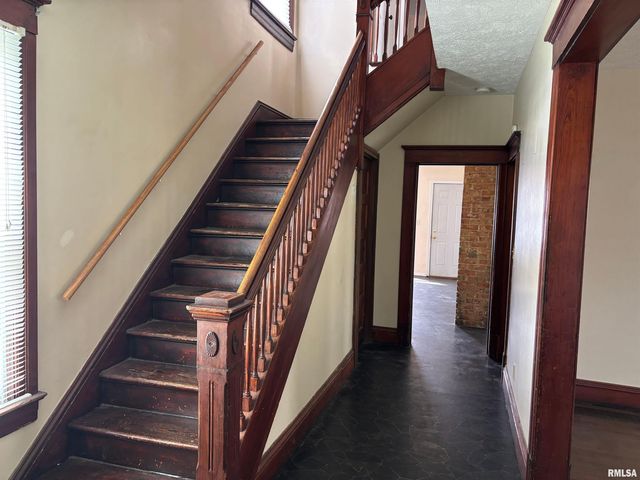 230 E LAWRENCE Avenue, Springfield, IL 62704