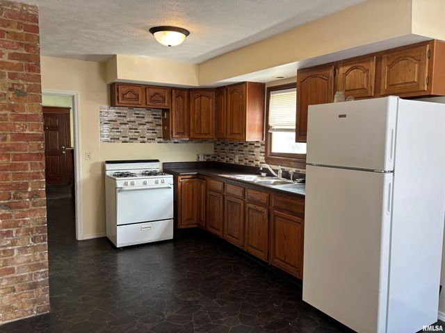 230 E LAWRENCE Avenue, Springfield, IL 62704