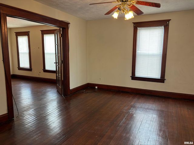230 E LAWRENCE Avenue, Springfield, IL 62704