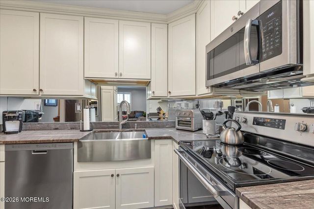 114 Wellington Place, Matawan, NJ 07747