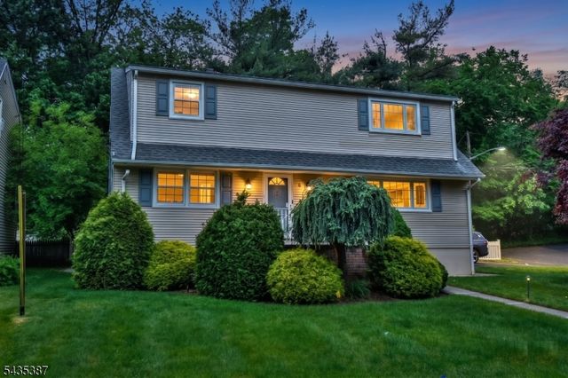 8 Royal Ave, Hawthorne Boro, NJ 07506