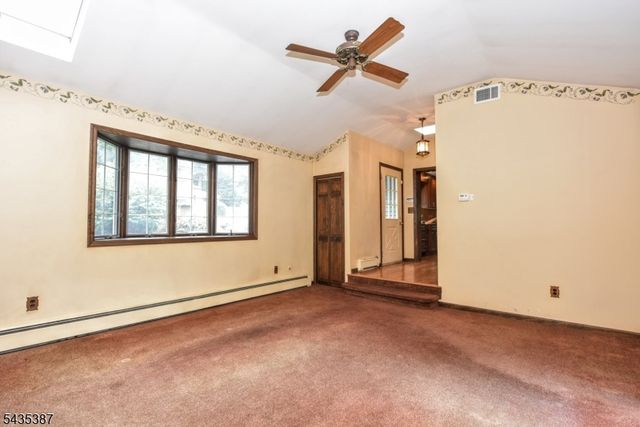 8 Royal Ave, Hawthorne Boro, NJ 07506