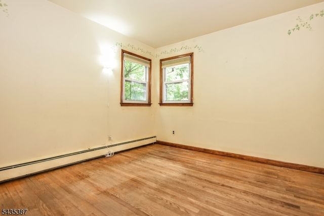 8 Royal Ave, Hawthorne Boro, NJ 07506