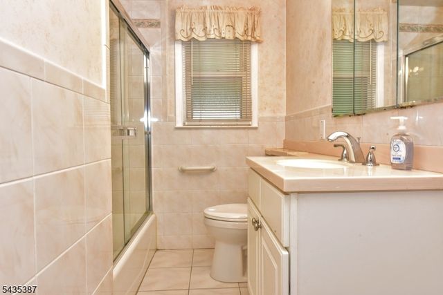 8 Royal Ave, Hawthorne Boro, NJ 07506
