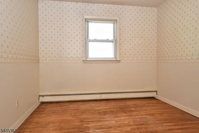 8 Royal Ave, Hawthorne Boro, NJ 07506