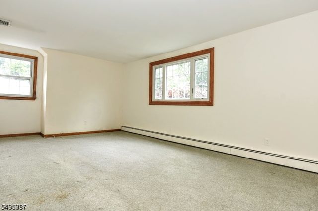 8 Royal Ave, Hawthorne Boro, NJ 07506