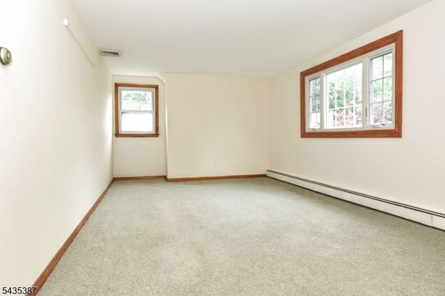 8 Royal Ave, Hawthorne Boro, NJ 07506