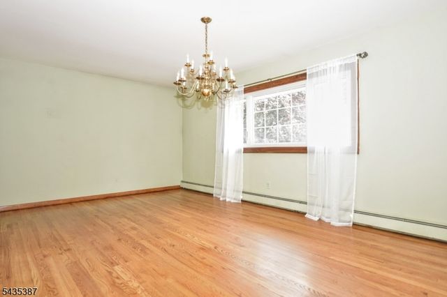 8 Royal Ave, Hawthorne Boro, NJ 07506