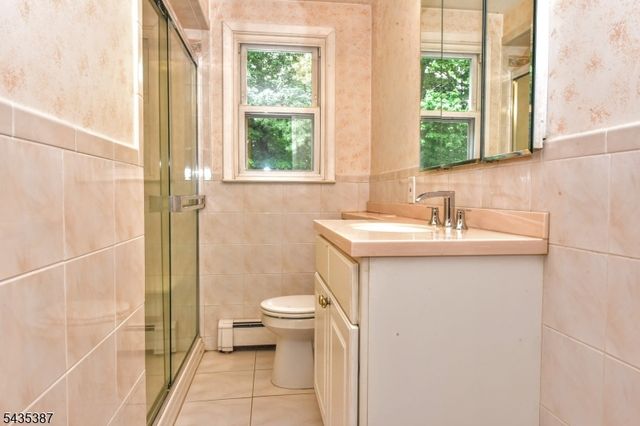 8 Royal Ave, Hawthorne Boro, NJ 07506