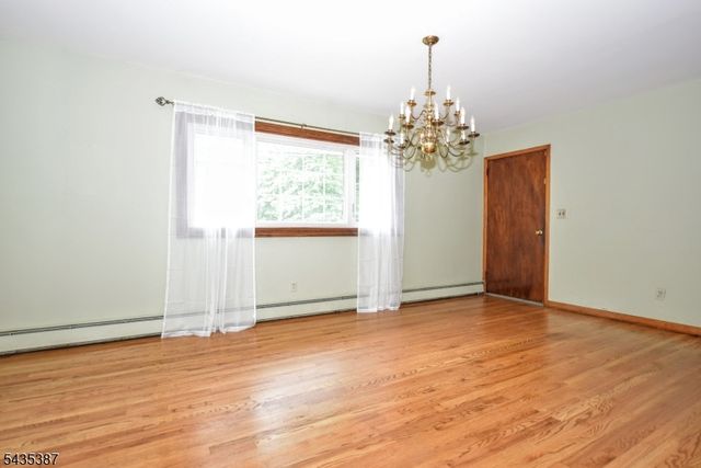 8 Royal Ave, Hawthorne Boro, NJ 07506