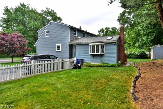 8 Royal Ave, Hawthorne Boro, NJ 07506