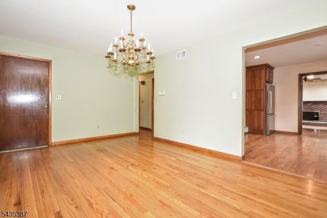 8 Royal Ave, Hawthorne Boro, NJ 07506