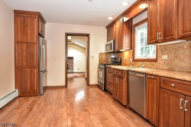 8 Royal Ave, Hawthorne Boro, NJ 07506