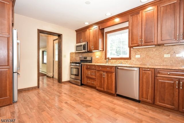 8 Royal Ave, Hawthorne Boro, NJ 07506