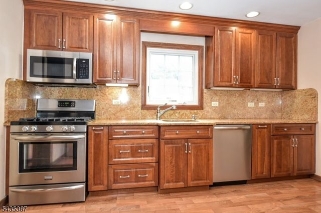 8 Royal Ave, Hawthorne Boro, NJ 07506