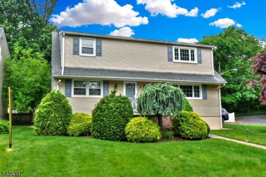 8 Royal Ave, Hawthorne Boro, NJ 07506
