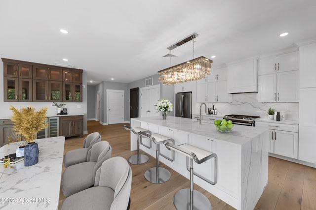 116 West Avenue Unit 402, Saratoga Springs, NY 12866