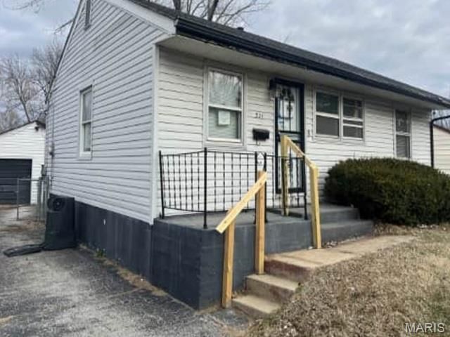 321 Caithness Road, St Louis, MO 63137