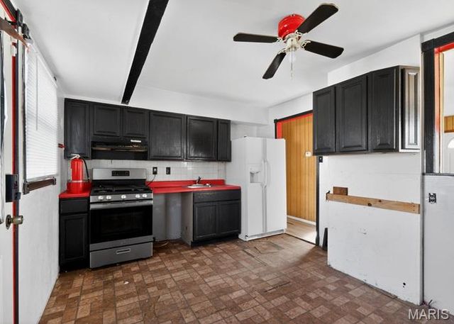 321 Caithness Road, St Louis, MO 63137