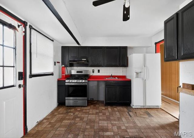 321 Caithness Road, St Louis, MO 63137