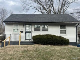 321 Caithness Road, St Louis, MO 63137
